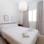 펜션 West Townhouse Lara 에스테포나