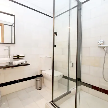 West Townhouse Lara * אסטפונה