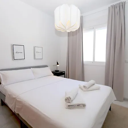 בית נופש West Townhouse Lara אסטפונה