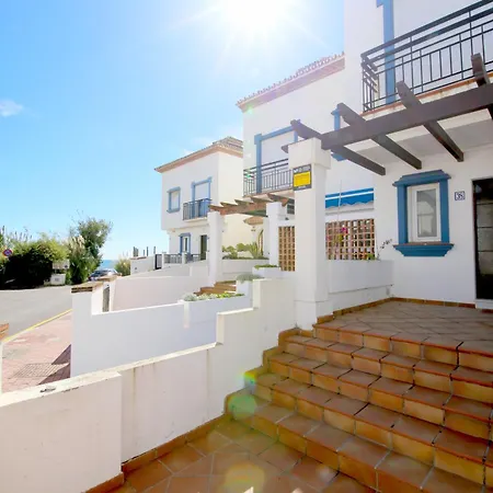 בית נופש West Townhouse Lara אסטפונה
